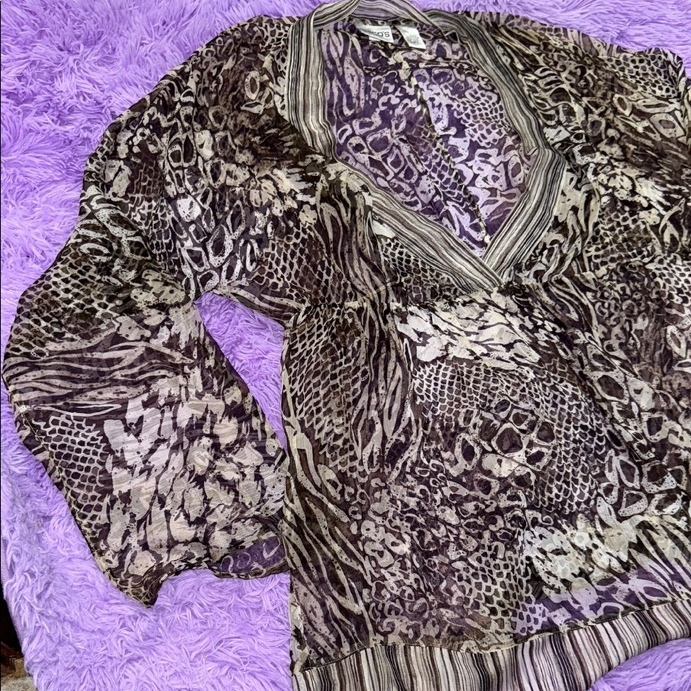 Animal Print V-Neck Women's Top - Picture 5 of 7